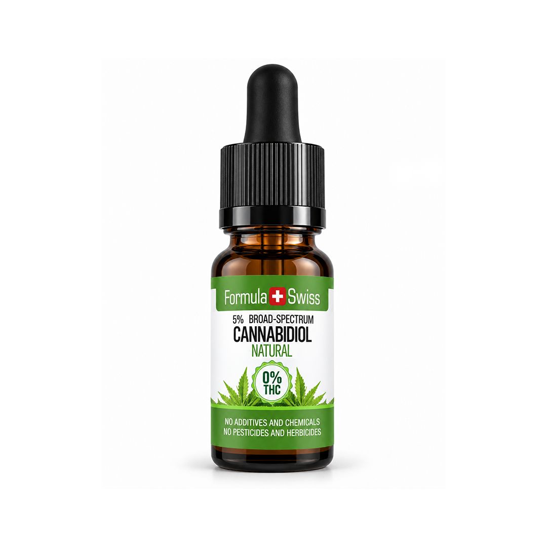 Flacon compte-gouttes ambré de 10 ml d’huile de CBD Formula Swiss Nature, 5 % spectre large, étiquette blanche et verte